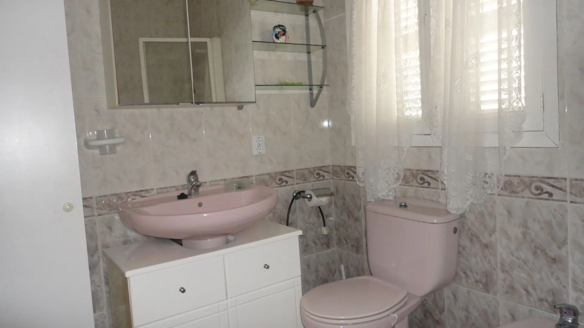 Well-Appointed, 4-Bedroom House In Alcudia With A Furnished Terrace An Port d'Alcúdia 0*,  Španělsko