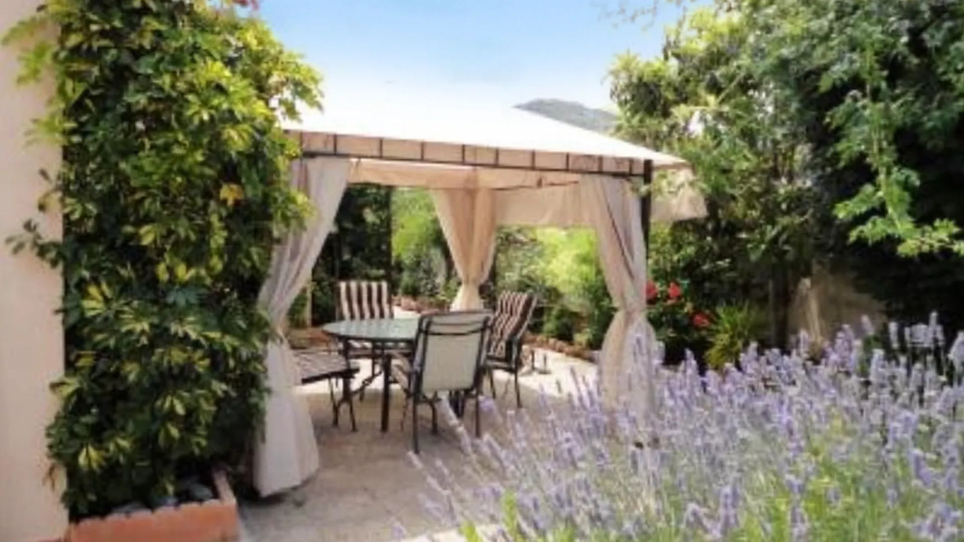 Well-Appointed, 4-Bedroom House In Alcudia With A Furnished Terrace An Port d'Alcúdia Apartmán